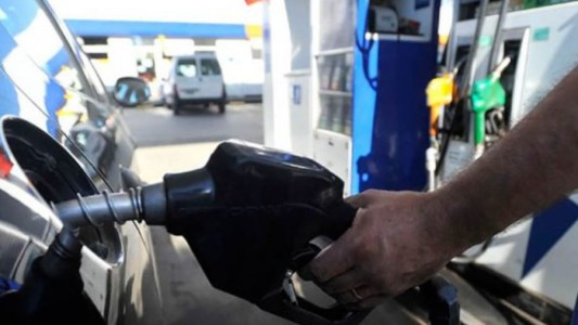 El consumo de nafta premium cayó 12%