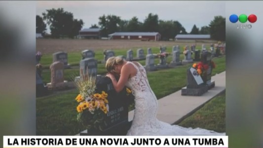 La triste historia de la novia llorando sobre una tumba que se hizo viral