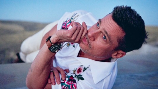 Brad Pitt encuentra el amor en una mujer que logra calmarlo