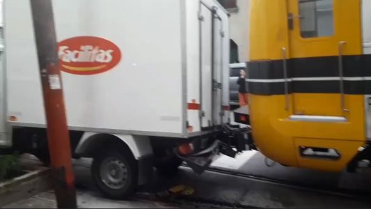 Subte chocó a tres camionetas en Caballito