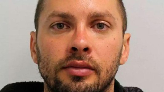 Se hizo  pasar por mujer y abuso de 4 hombres que conoció por Tinder