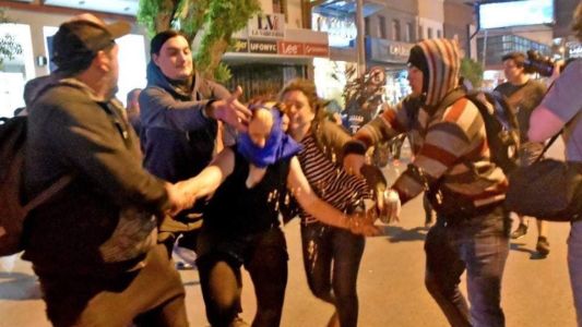 “Nos reventaron a patadas”, denunció una de las mujeres detenidas en Trelew