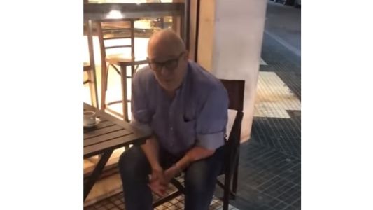 Viral de impunidad: escrache a un hombre que estacionó para tomar un café y tapó la rampa de discapacitados