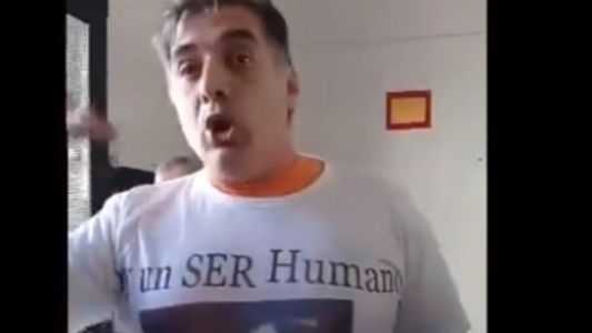 Videos: un grupo de padres "Provida" irrumpió en una escuela para frenar una clase de Educación Sexual Integral