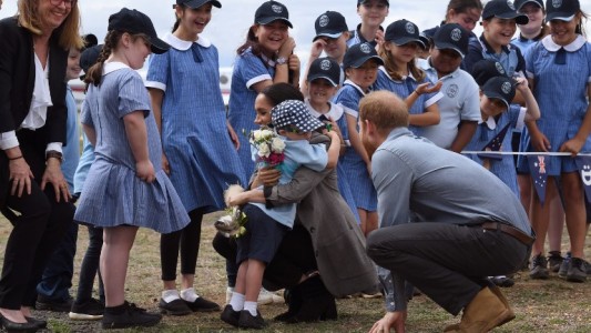 El emotivo gesto del Príncipe Harry con un nene de cinco años