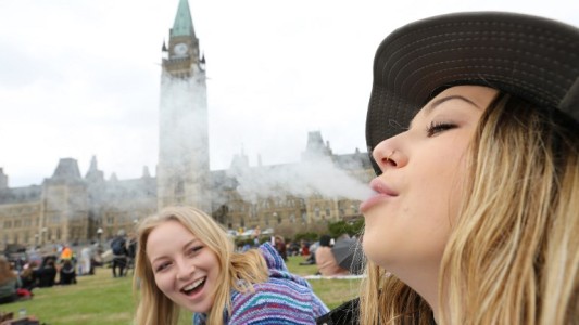 Canadá se convierte en el segundo país del mundo que legaliza la marihuana