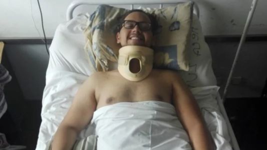 Fue a hacer ejercicios en una barra de un parque público en Rosario y quedó cuadripléjico