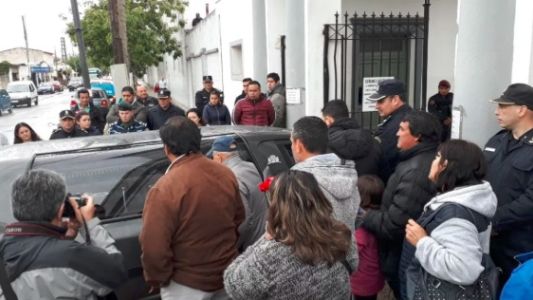 Dolor en la despedida de los restos de Sheila