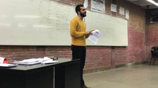 El joven que publicó su currículum en Twitter y lo sorprendieron las respuestas