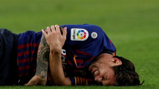 ¿Qué le pasó a Messi?: se retiró lesionado en el partido ante el Sevilla