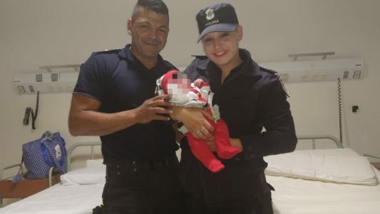 Ezeiza: una mujer dio a luz en plena calle y fue asistida por dos policías