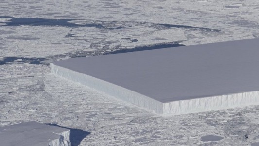 El misterioso iceberg rectangular que la NASA descubrió en la Antártida