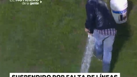 Suspendieron el partido hasta que pintaran de nuevo las líneas de la cancha