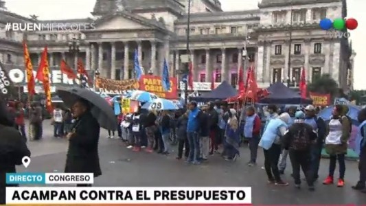 Acampan en el Congreso contra el presupuesto