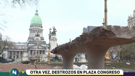 Otra vez destrozos en el Congreso: así quedó la plaza después de los incidentes