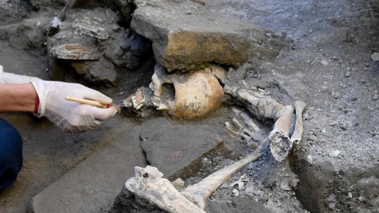 Pompeya: descubren cinco esqueletos de mujeres y niños