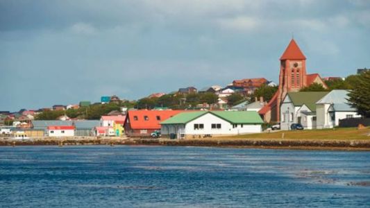 Malvinas: los kelpers aceptan que un nuevo vuelo realice "breve escala" por mes en territorio continental