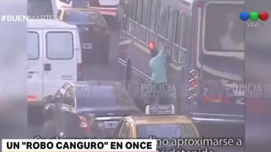 Un "robo canguro" en Once