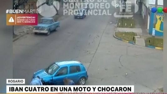Brutal impacto entre un auto y una moto en Rosario: dos nenas heridas