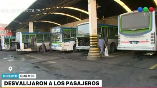 Delincuentes asaltaron a los pasajeros de un colectivo en Quilmes