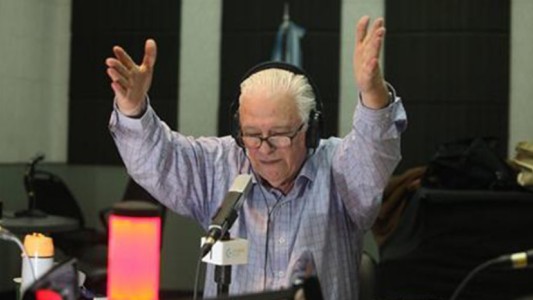 Héctor Larrea cumple 80 años y festeja con amigos, colegas y una carta