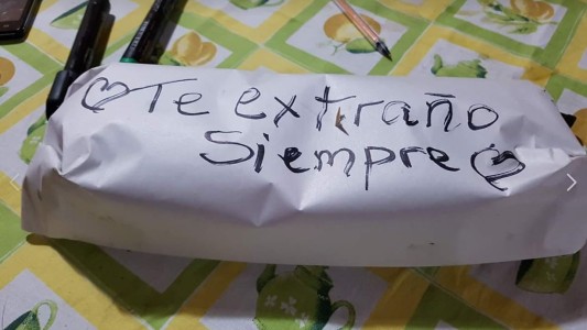 "Ni cartas, ni flores": el original regalo de un chico para su novia