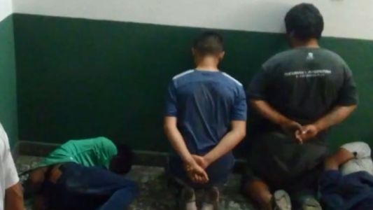 Detuvieron a dos menores por el asalto a un local de quiniela que quedó grabado