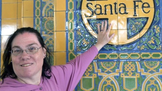 Una mujer asegura que se casó con una estación de tren y que tiene "sexo mental" con ella