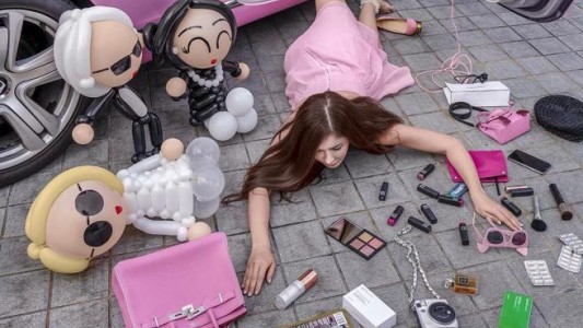 El nuevo reto viral de Instagram: ostentar riqueza sin pudor