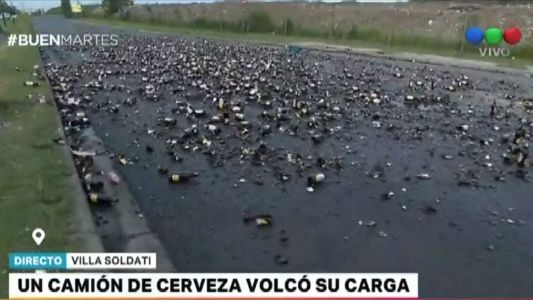 Volcó un camión que transportaba cerveza