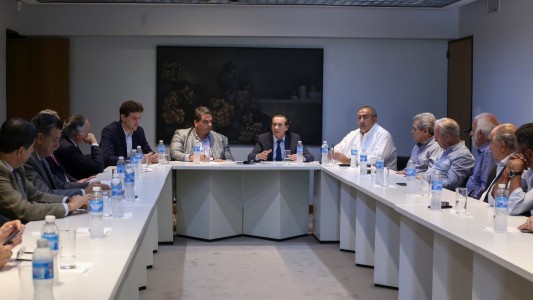 El Gobierno reafirma que habrá bono de fin de año pero parte del sindicalismo habla de "anuncio ficticio"