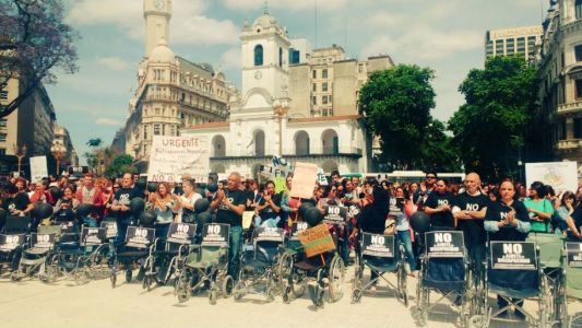 Sillas de ruedas vacías, contra el ajuste en discapacidad
