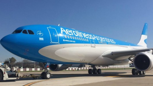 Aerolíneas informó que hay más de 30 mil pasajeros afectados por la medida de fuerza