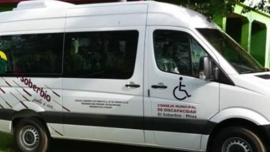 Un chofer se olvidó a un nene discapacitado en una combi durante tres horas