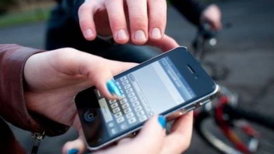 Reclamaron por un celular robado y los apuñalaron