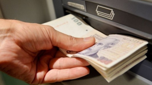 Además del bono, los estatales recibirán un 10% de aumento salarial