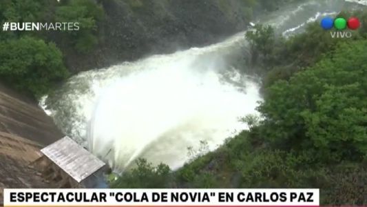 Villa Carlos Paz: espectacular "cola de novia" en en dique San Roque