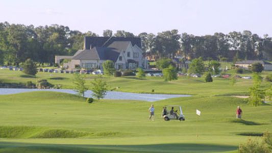 Murió ahogado un joven que recuperaba pelotas de golf para venderlas