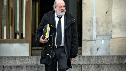 Tiraron una "bomba casera" frente a la casa del juez Claudio Bonadio