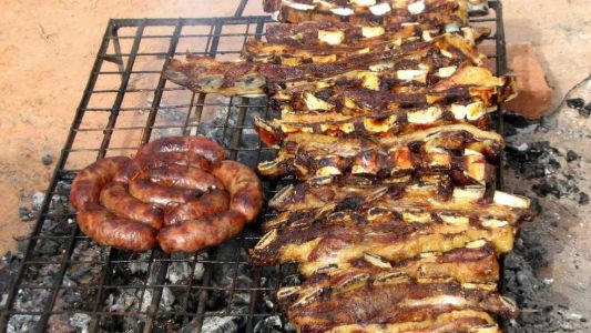 Policía arregló una coima con asado, cigarrillos y $ 1.300