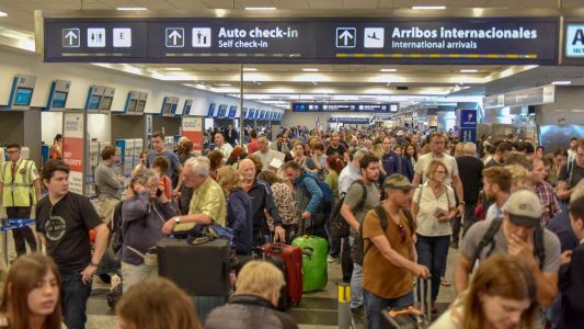 Desalojan Aeroparque por la presencia de un paquete sospechoso