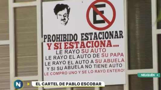 El amenazante cartel de "prohibido estacionar"