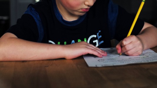 Detuvieron a la familia de un nene asesinado golpes por negarse a hacer la tarea