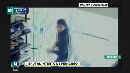 Fuertes imágenes: una mujer fue apuñalada por su expareja mientras trabajaba en un local de Villa María