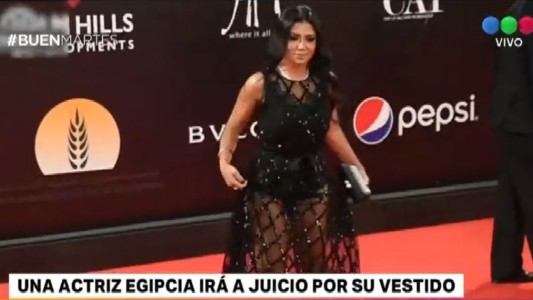 Una actriz egipcia irá a juicio por las transparencias de su vestido