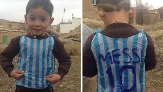 El triste presente del nene afgano que se hizo famoso por ser fanático de Messi