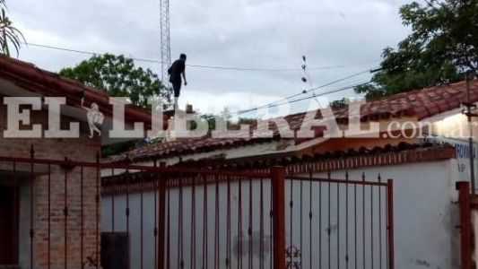 Violento motín en una comisaría de Santiago del Estero: diez presos escaparon
