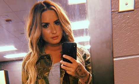 Demi Lovato reapareció en las redes sociales con una foto al natural