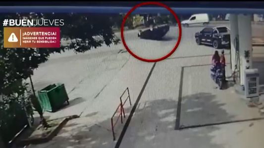 Robaron en una casa, huyeron en auto y volcaron