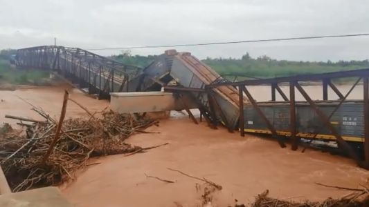 Salta: se cayó un puente mientras pasaba un tren